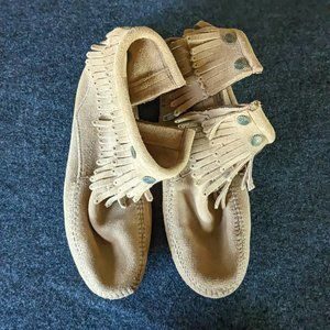 Minnetonka Moccasins (Size 9)